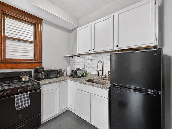 3rd image of 2339 Rohs St APT 1F