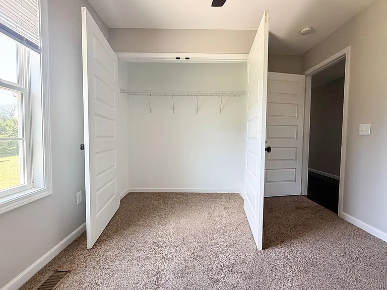 505 Holladay Rd — Photo 17
