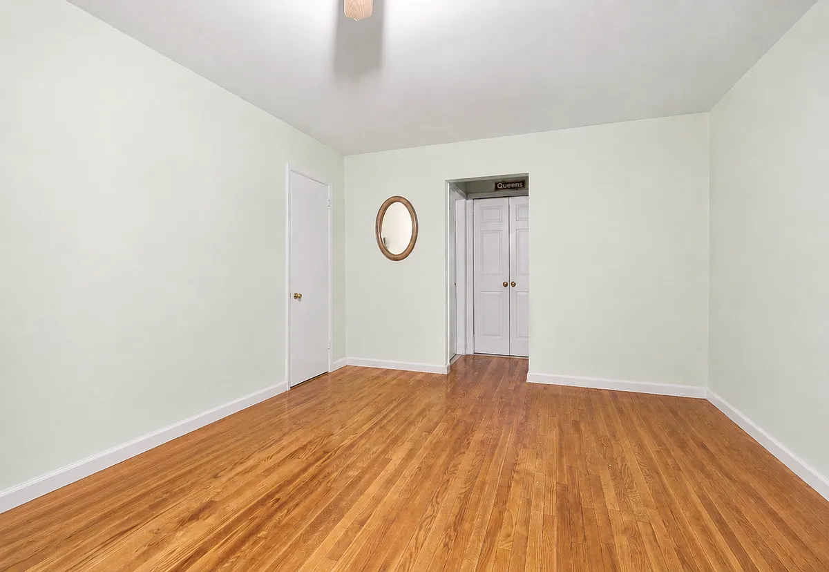 Building Photo - 725 E Broadway #1