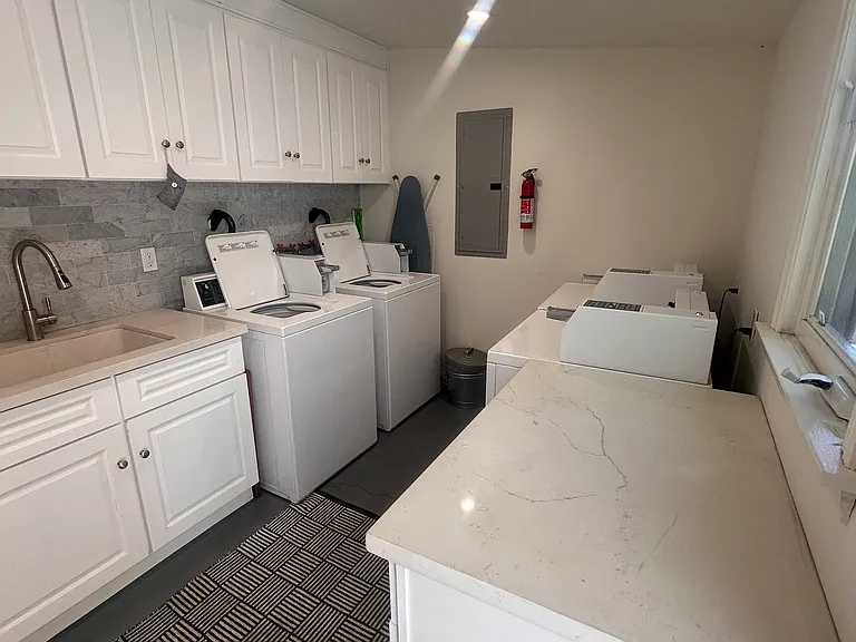 2334 1/2 Del Mar Rd — Photo 26