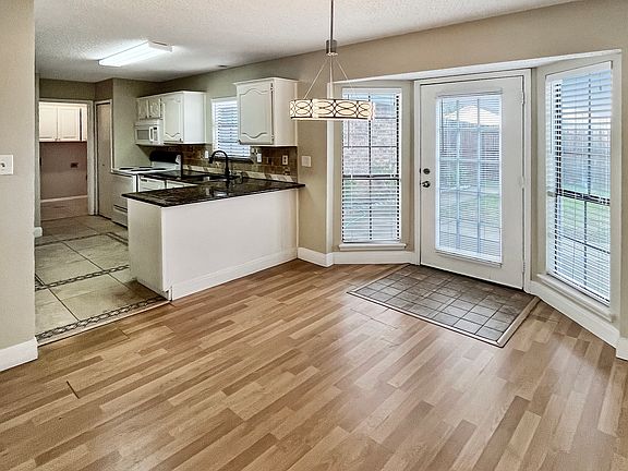3rd image of 1809 Valley Glen Ct