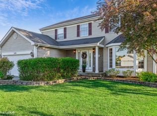 1076 Stone Creek Cir, Crystal Lake, IL 60014