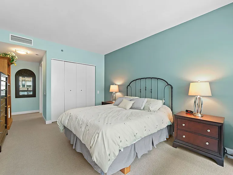 130 N Garland Ct #1004 — Photo 8