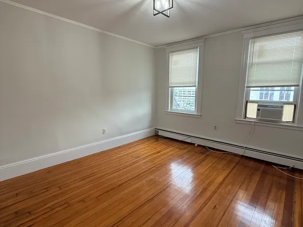 56 Ward St APT 4B, Salem, MA 01970