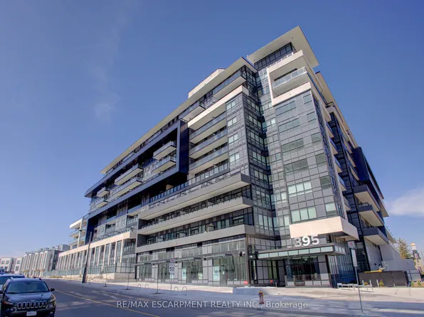 395 Dundas St W, Oakville, ON