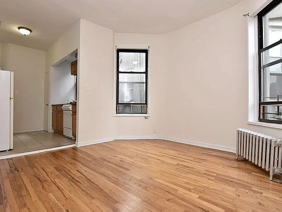 2nd image of 105 W 138th St APT 1B
