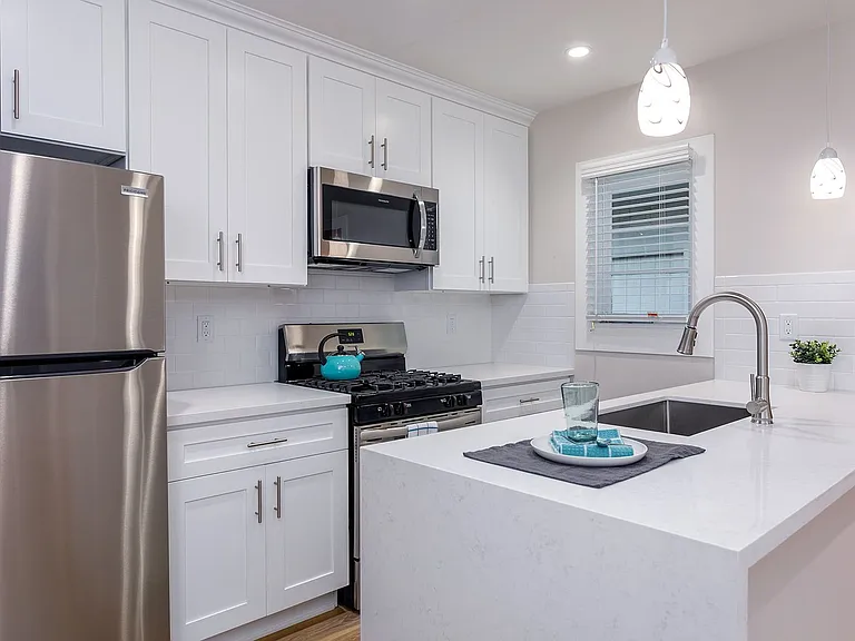 1BR in Prime Pasadena - 92 Walk Score + Parking + Free Electricity for 1 Year — Photo 9