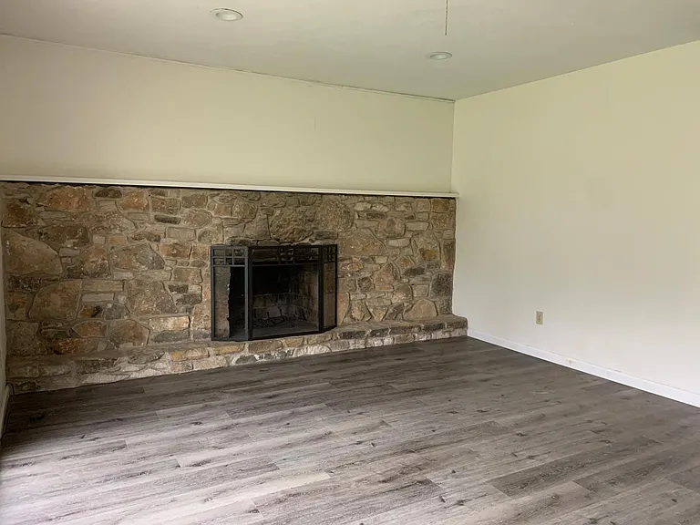 2612 Greenwood Ln — Photo 9