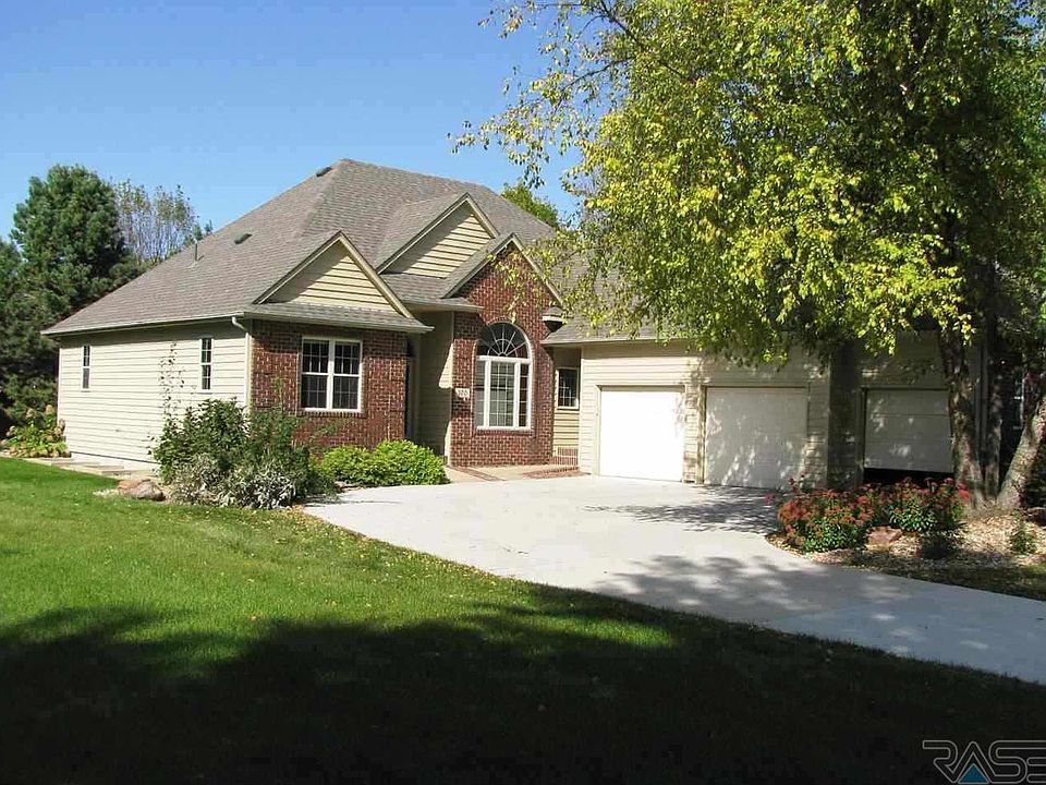 1st image of 100 W Hazeltine Ln