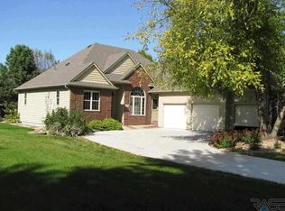 100 W Hazeltine Ln, Sioux Falls, SD 57108
