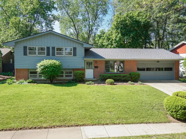 311 Hillside Ln, Bloomington, IL 61701