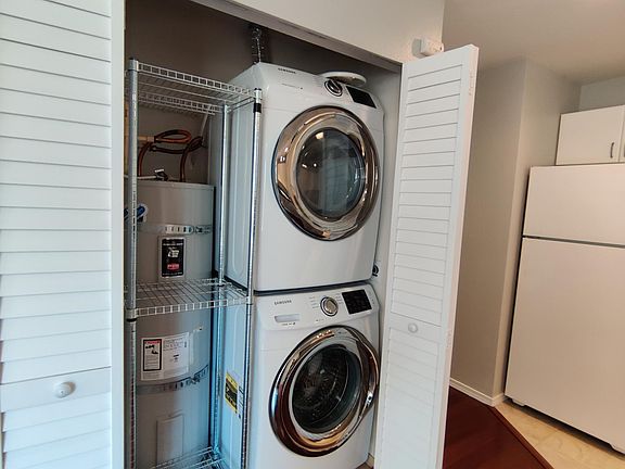 3rd image of 1323 Boren Ave APT 401