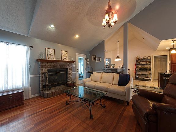4th image of 1721 Kings Way Dr