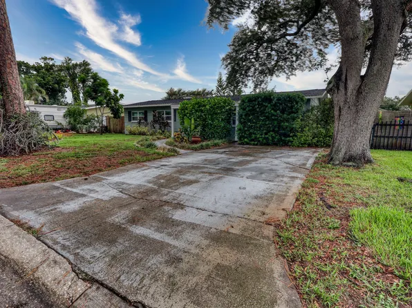 2448 57th St N, Saint Petersburg, FL 33710