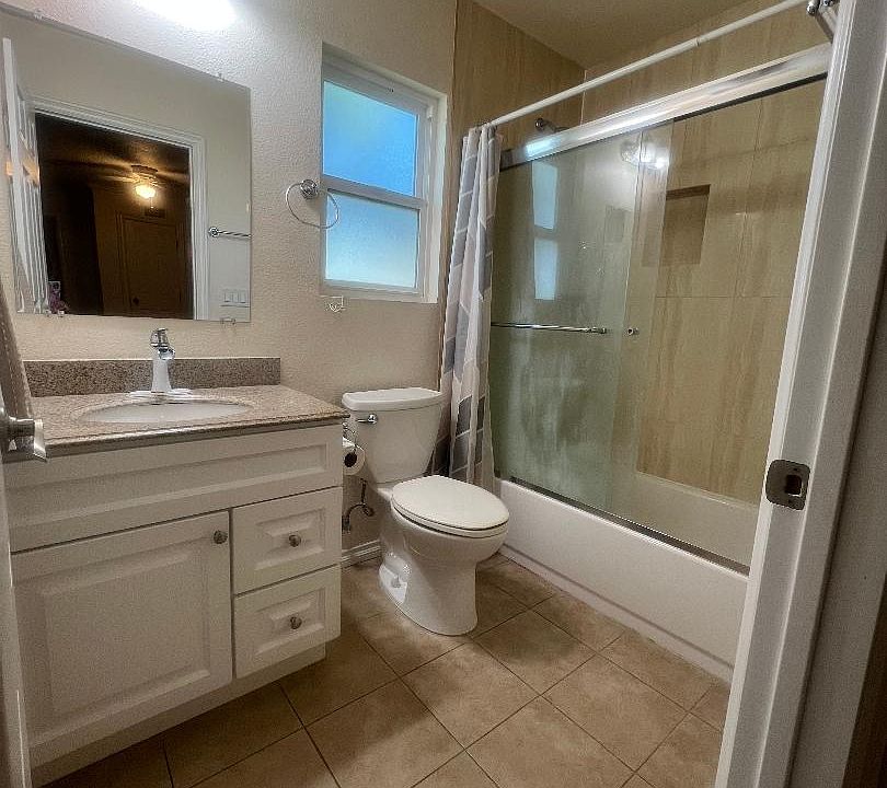 Full ensuite bath.