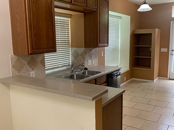 4th image of 11586 Chaucer Dr