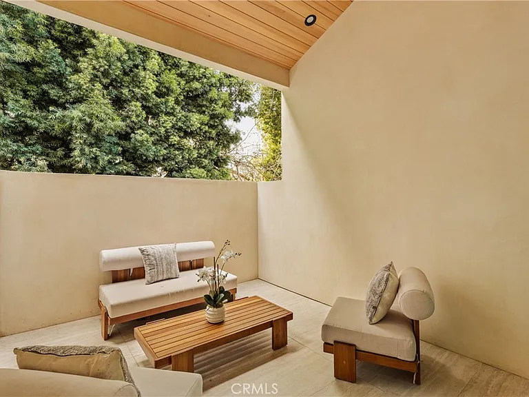 11937 Addison St — Photo 24
