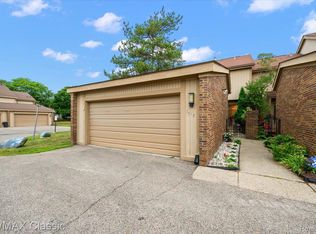 5318 Wright Way S, West Bloomfield, MI 48322