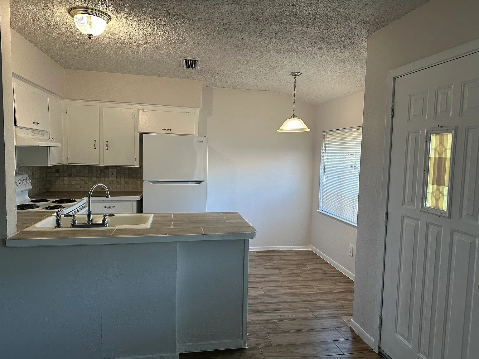 2 bed, 850 sqft, $1,550 — Photo 3