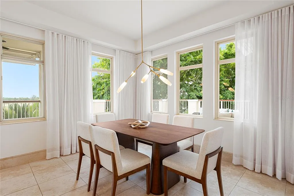 3 bed, 3.5 bath, 2338 sqft, $23,000 — Photo 4