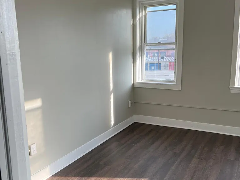 329 Ellicott St #UPPER — Photo 37