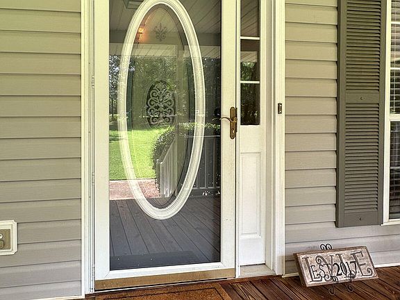 4th image of 521 Holly Hills Ln