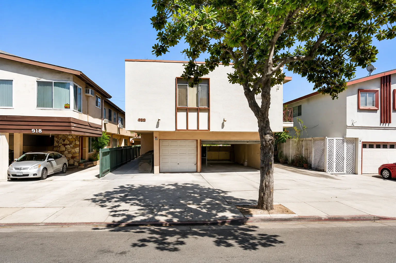 2 bed, 850 sqft, $2,990 — Photo 1