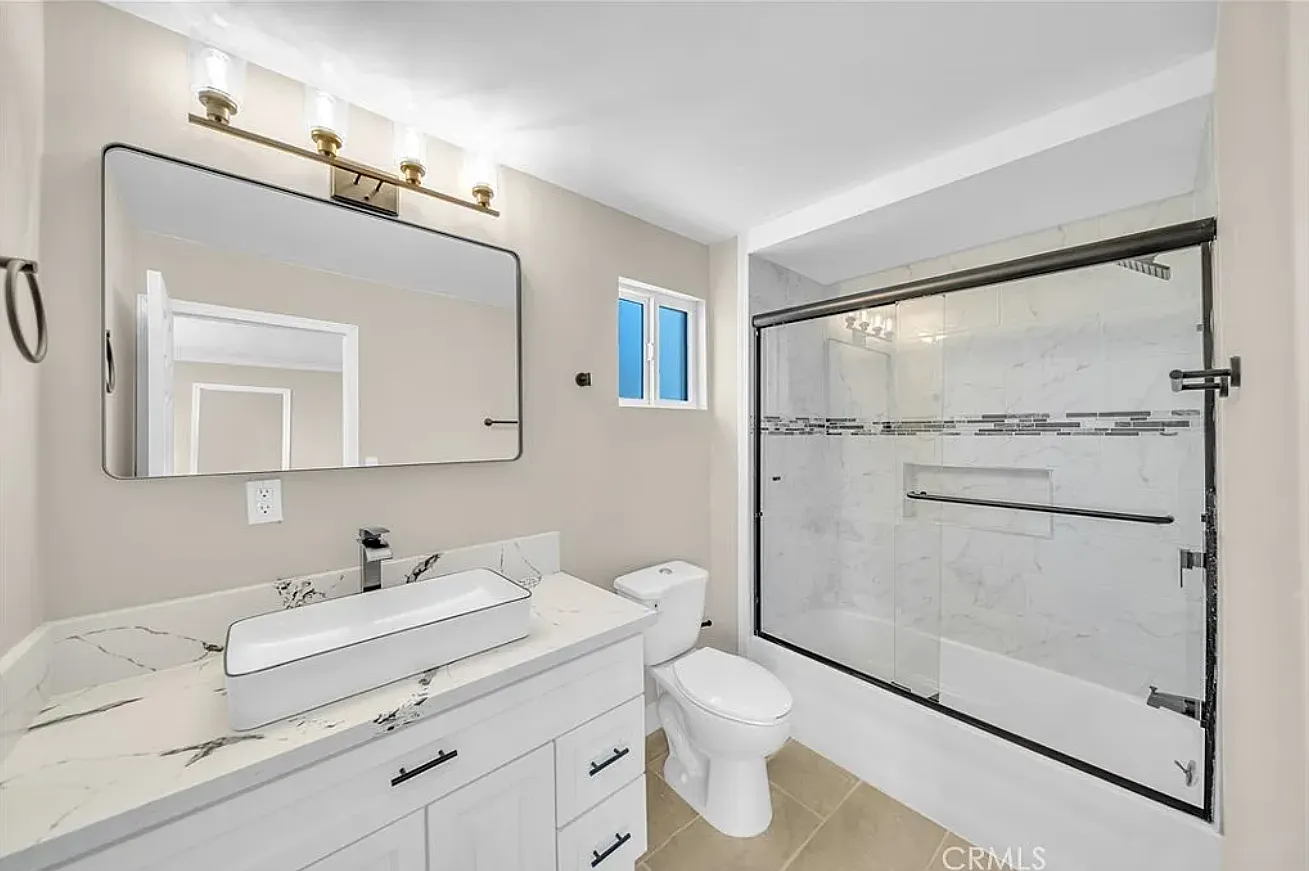 6425 S Vermont Ave — Photo 4