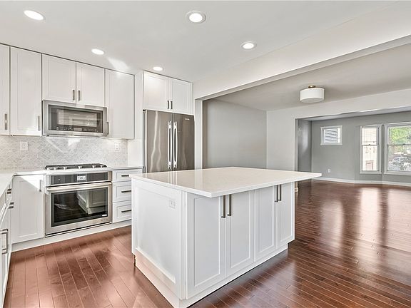 5th image of 5935 Elwood St