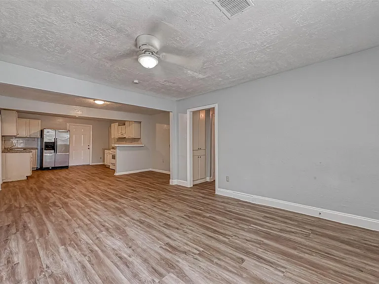 10613 Buffum St — Photo 3
