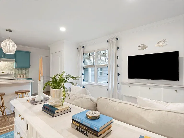 325 Sinclair Ave NE — Photo 13