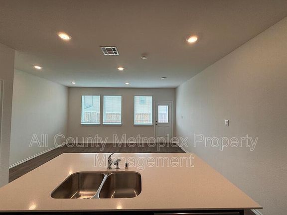 3rd image of 6114 Holly Spring Rd