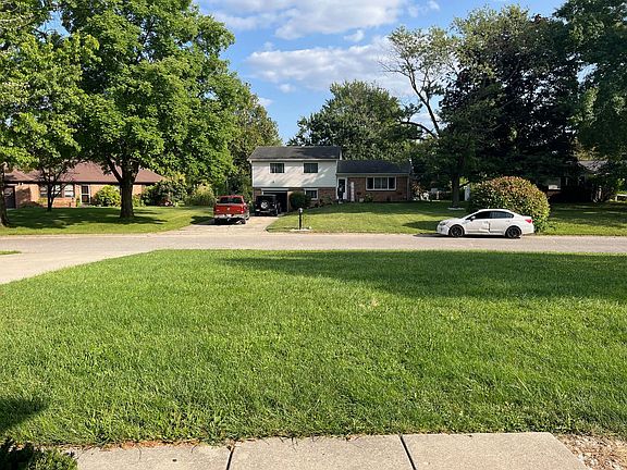 view of the neighbors from the main door