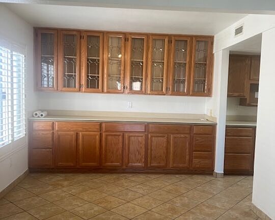 5th image of 270 S Waterman Ave