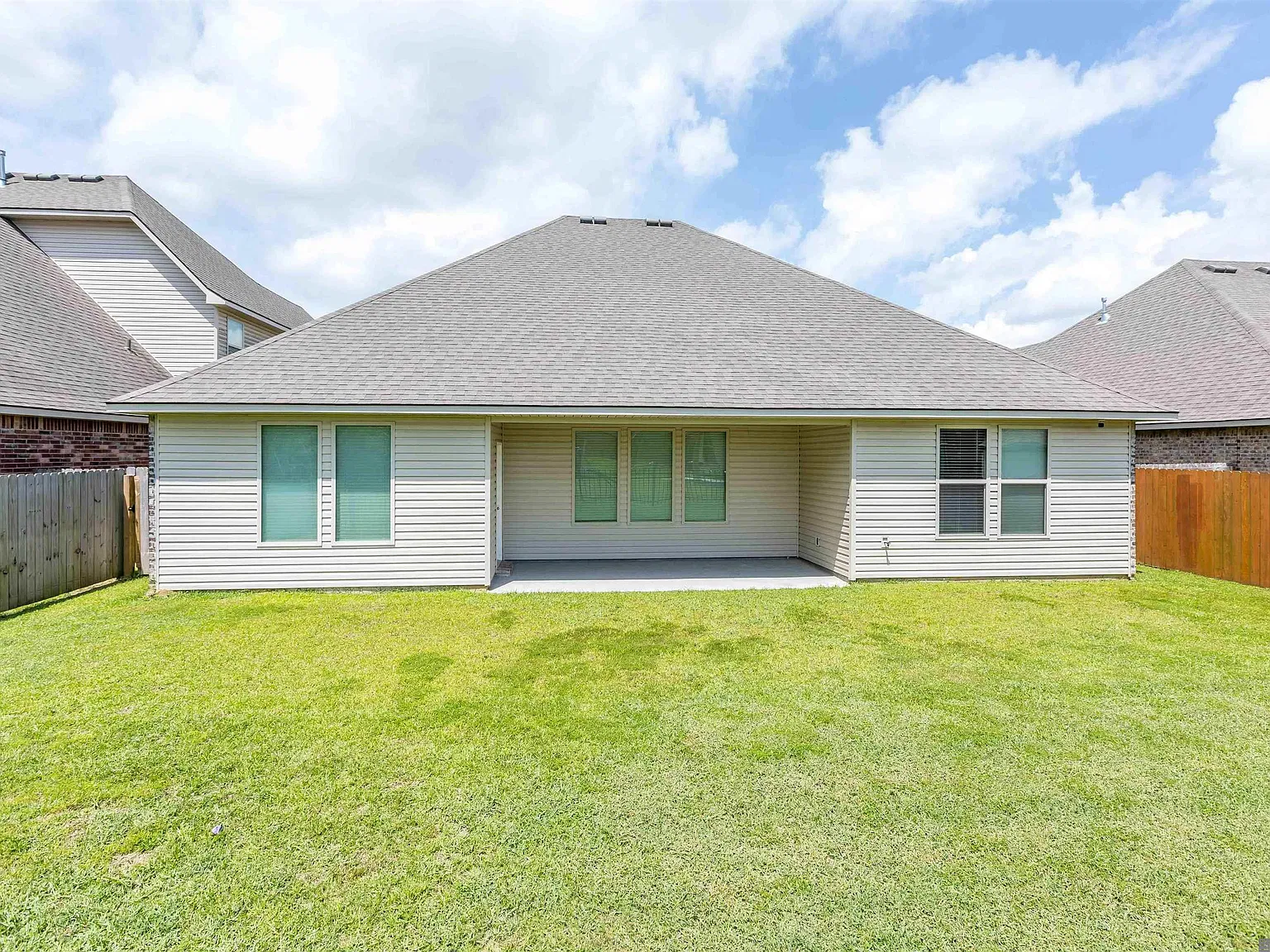 4 bed, 2346 sqft, $2,500 — Photo 4