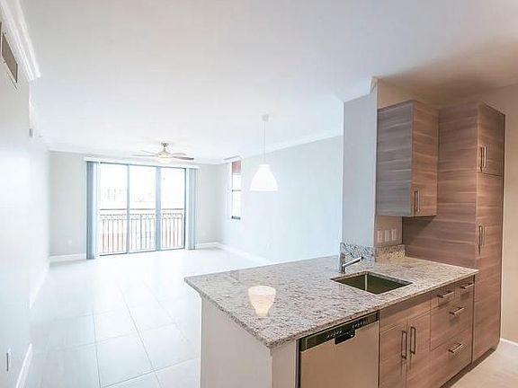 4th image of 630 S Sapodilla Ave Penthouse 33