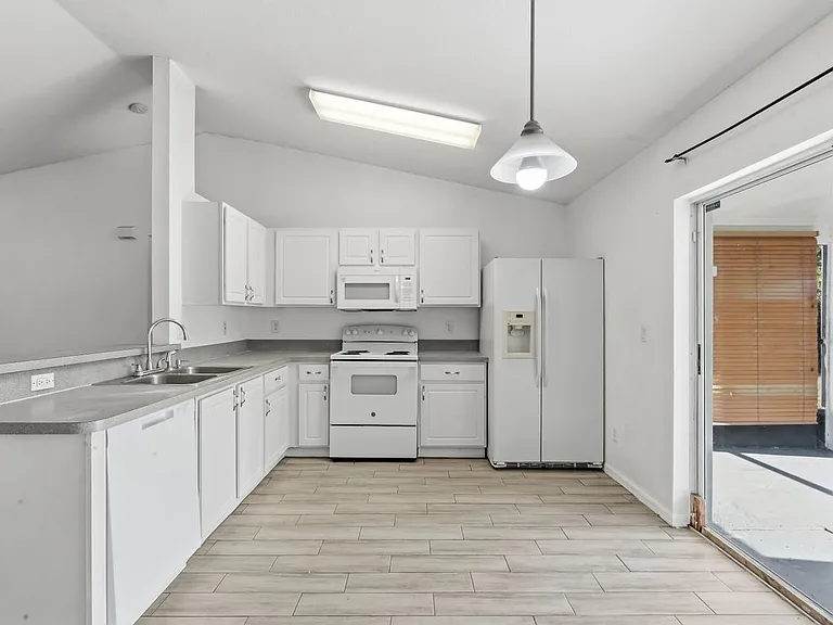 913 Canton Ave — Photo 26