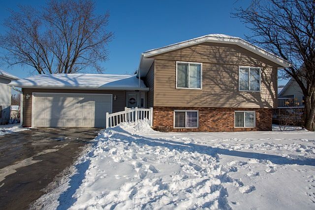 1st image of 4002 Spruce Hills Dr