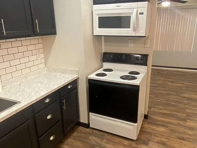 231 Sheridan Rd #231 — Photo 2
