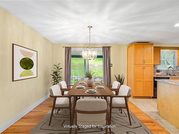 3rd image of 1064 Glen Oak Dr