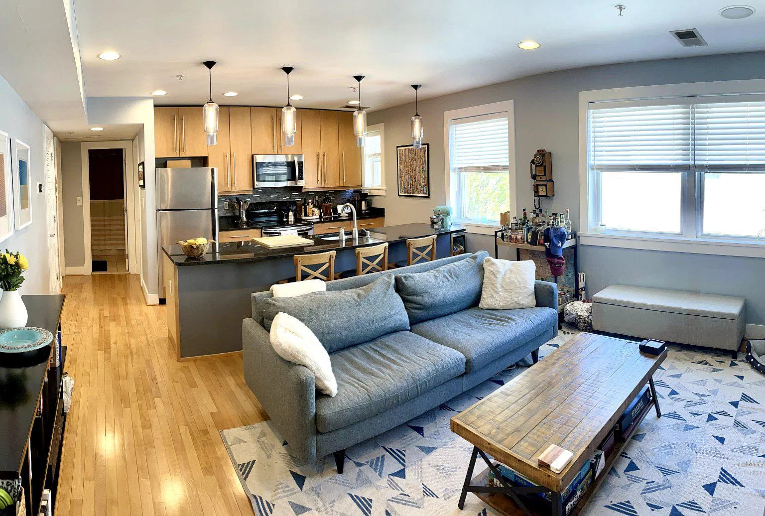 Columbia Square Condominium — Photo 3