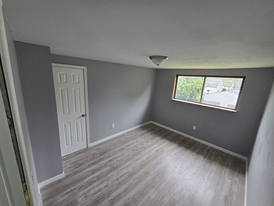 2nd image of 25857 Colgate St