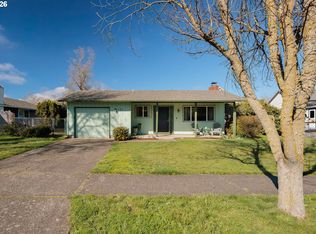 992 Candlelight Dr, Eugene, OR