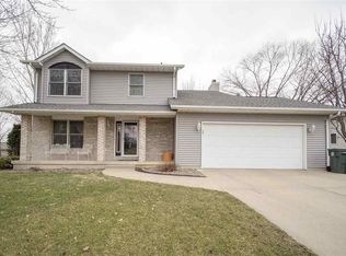 2807 W 3rd St, Cedar Falls, IA 50613