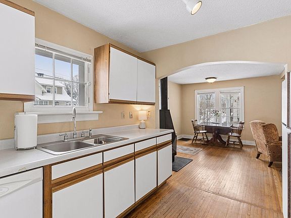 5th image of 147 1st St