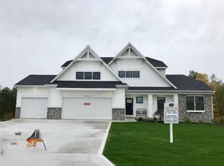 8751 Rainbows End Rd, Caledonia, MI 49316