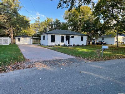 16 Winnie Road, Center Moriches, NY, 11934