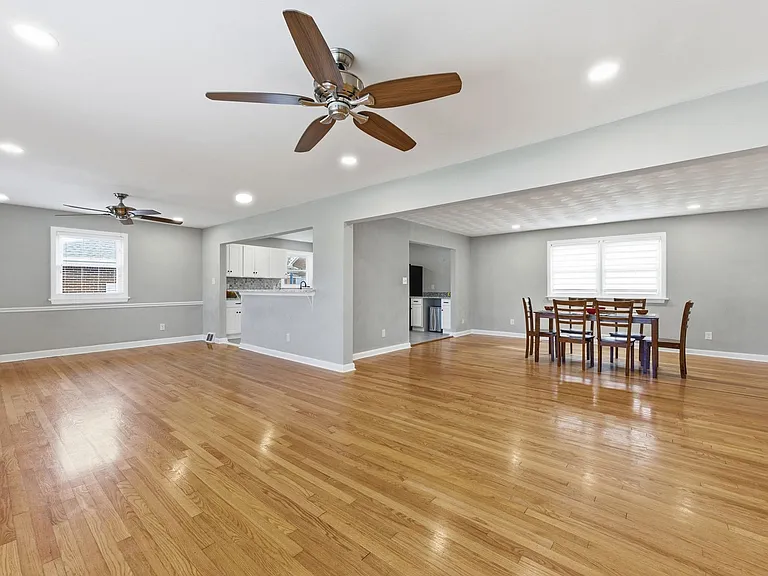 2725 Greendale Ave — Photo 5