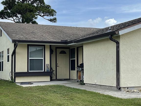 2nd image of 1749 SE Linpark Ct