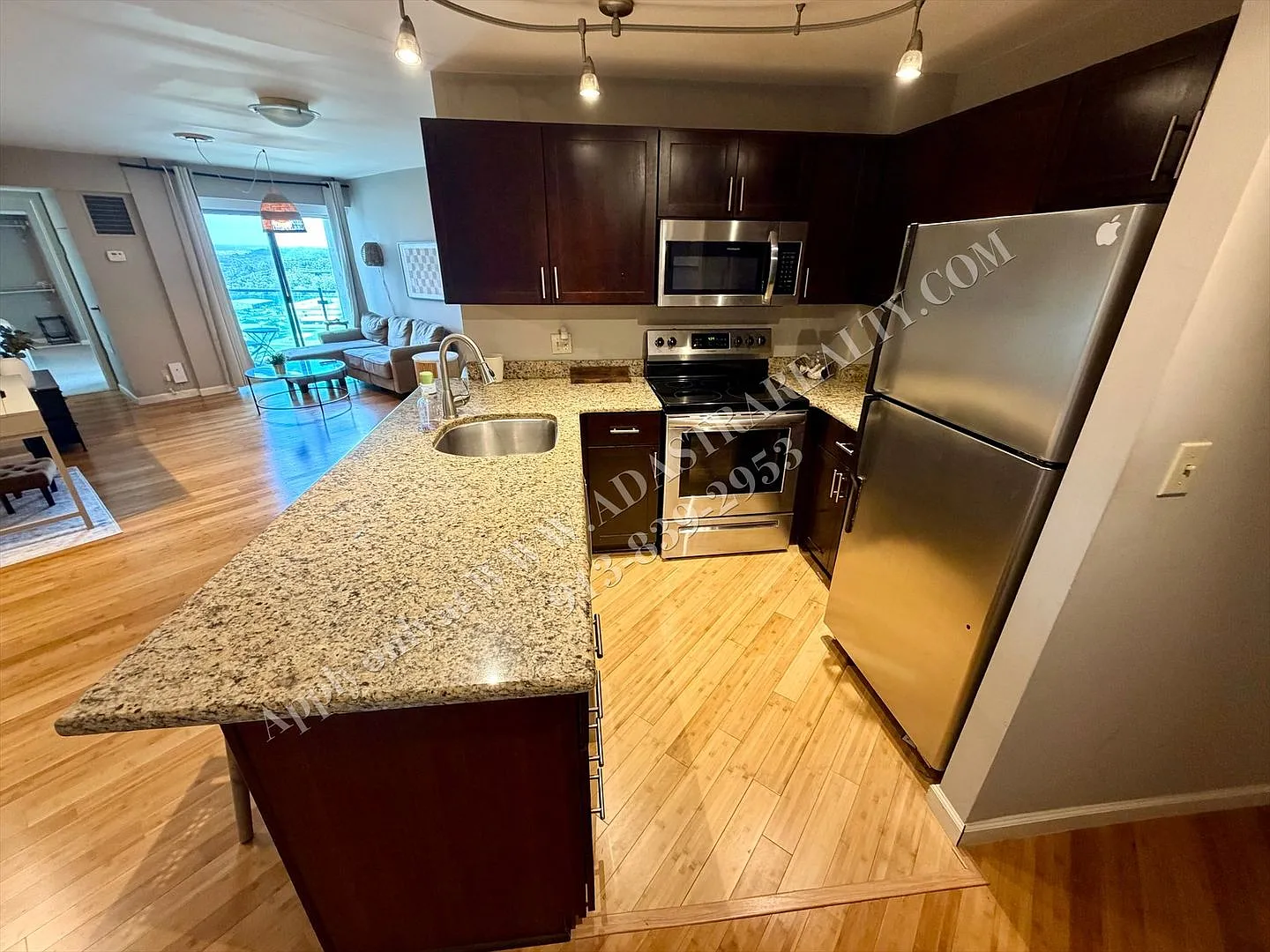Beautiful 1 Bed 1 Bath Condo Across The Street from KU Med Campus!-Available NOW!! — Photo 4